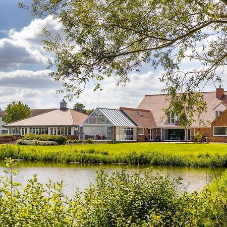 Kingfisher Hotel, Golf And Country Club Milton Keynes Exterior foto