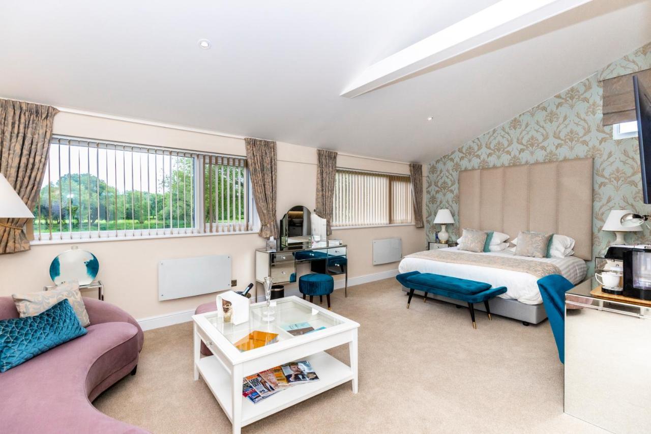 Kingfisher Hotel, Golf And Country Club Milton Keynes Exterior foto
