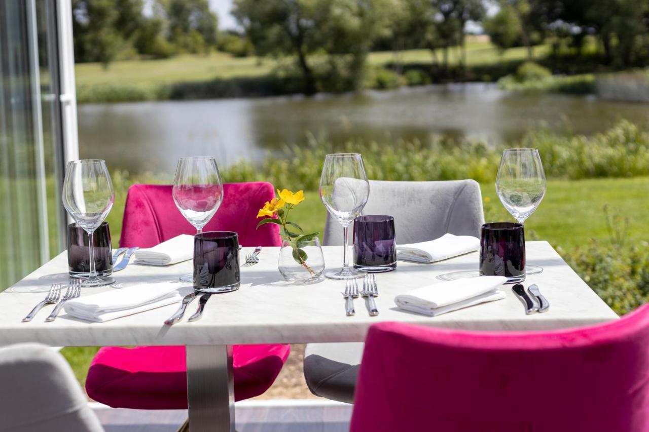 Kingfisher Hotel, Golf And Country Club Milton Keynes Exterior foto
